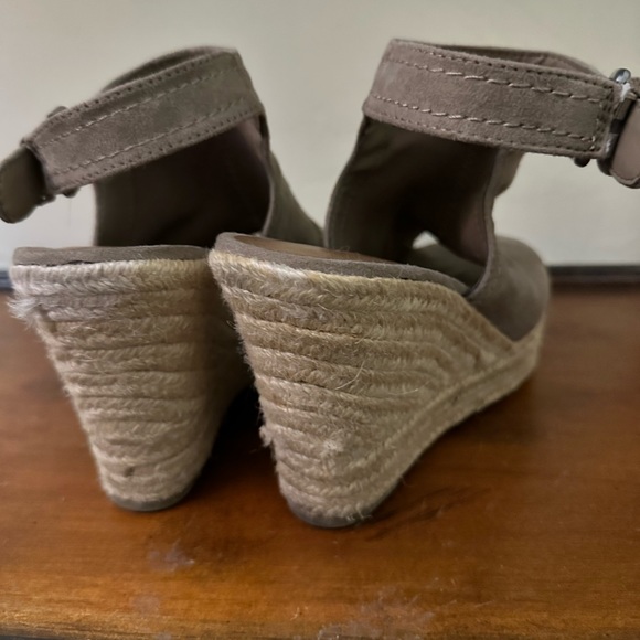 Universal Threads Wedges - Picture 4 of 7